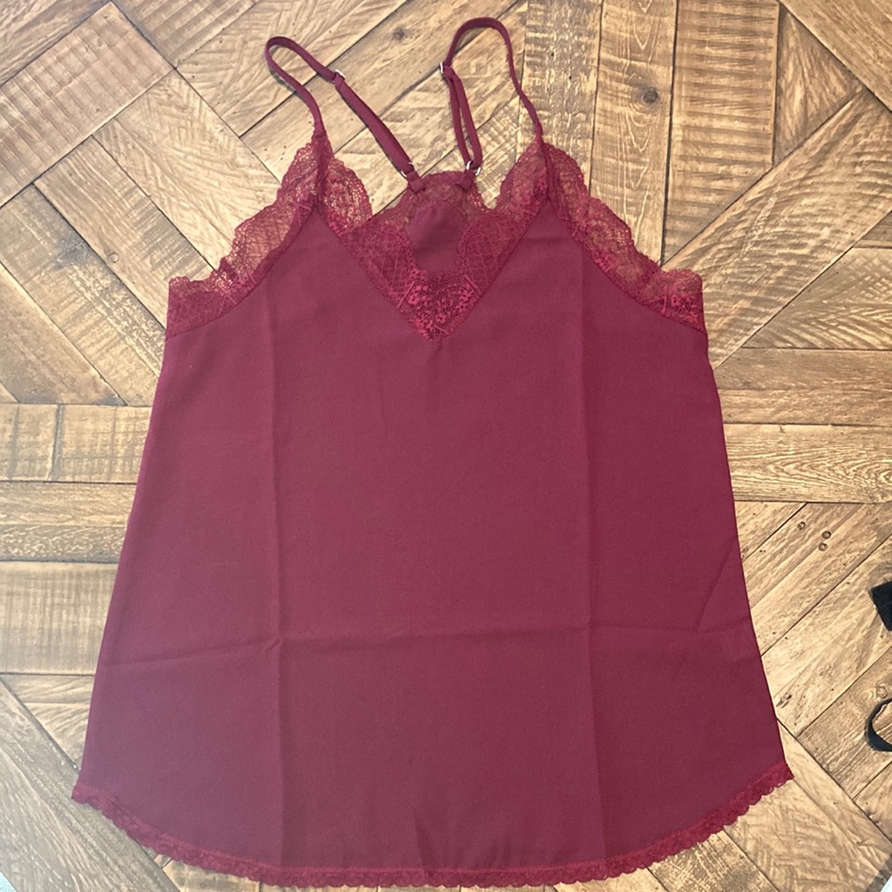 Size M Maroon Lace Trimmed Tank